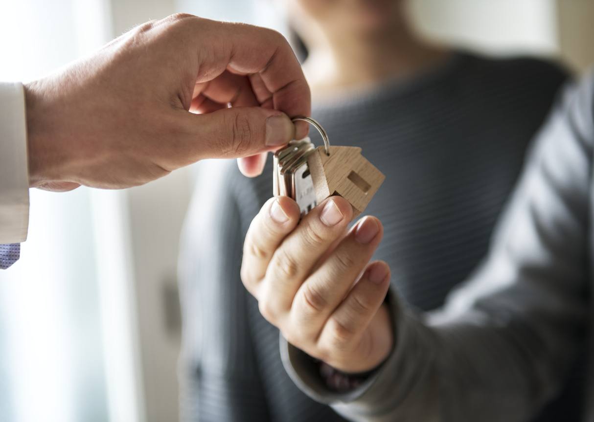 Entrega de llaves de una casa