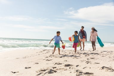 Familia en la playa