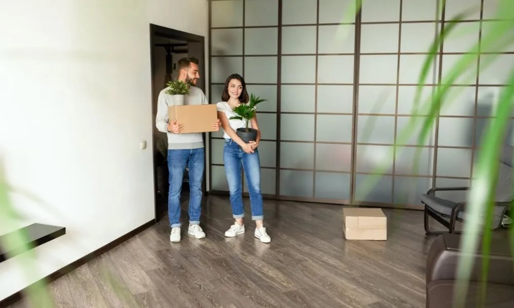 Familia en su nueva casa