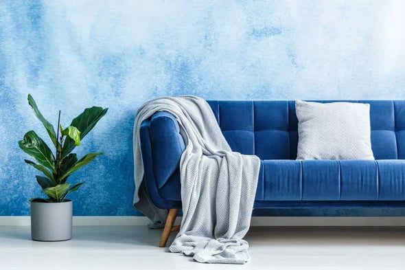 Sofa en la sala de una casa