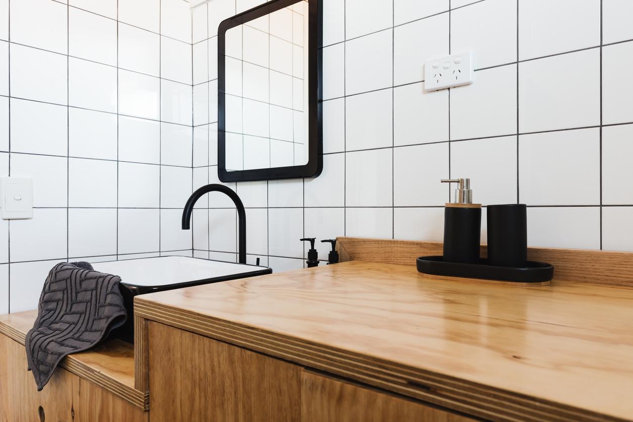 Tocador y almacenamiento de un baño