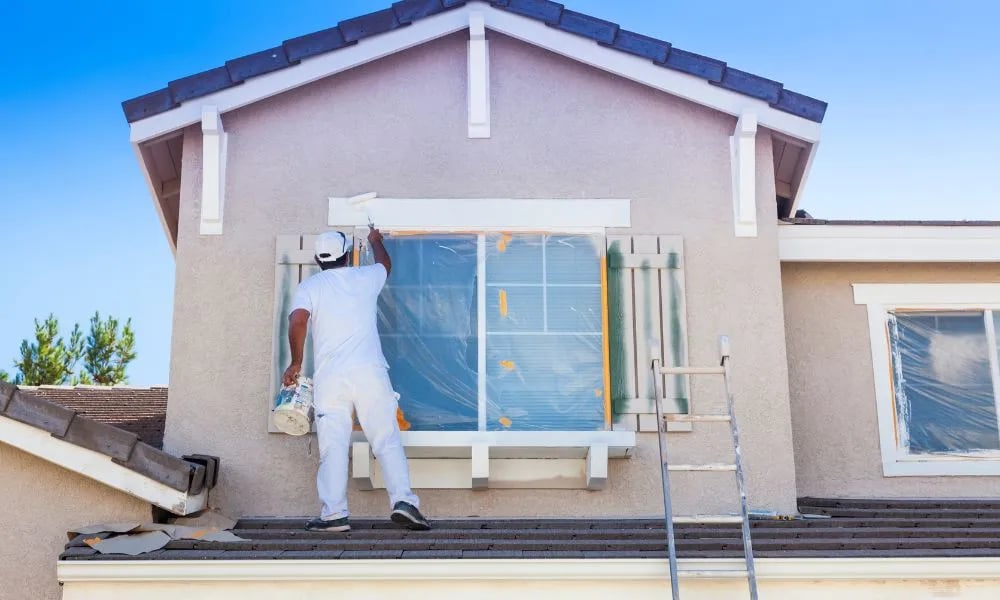 Exterior de una casa en remodelación